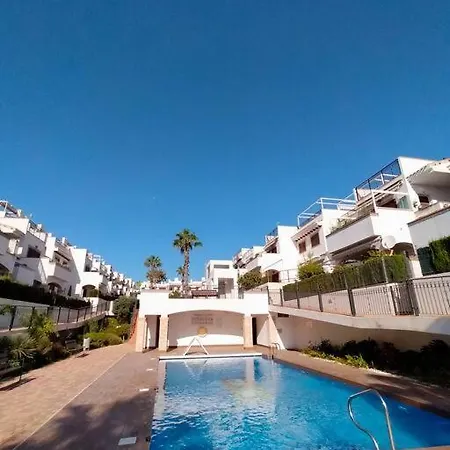Διαμέρισμα Nice With Community Pool By The Beach